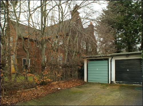 088 Ossulton Way garages